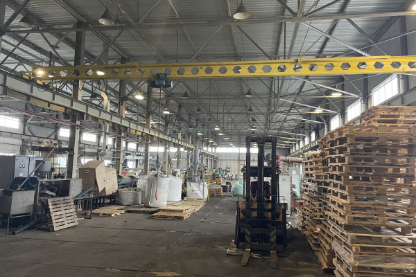 Продаж виробничого комплексу 4340 м2 з ділянкою 6,3 га, Київська область, Баришівка